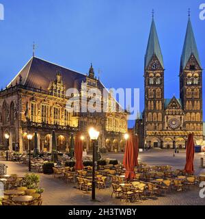 Mercato con municipio e cattedrale di San Petri, Brema, Germania, Europa Foto Stock