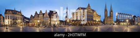 Schuetting, case a timpano, la nostra Chiesa delle Cari Donne, il Municipio, la Cattedrale di San Petri, Brema, Germania Foto Stock