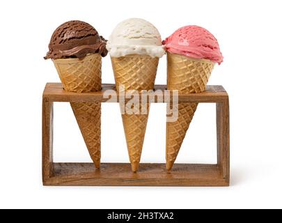 Cono per waffle gelato su sfondo bianco Foto Stock
