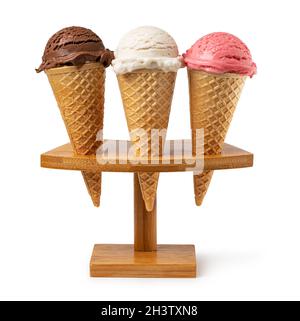 Cono per waffle gelato su sfondo bianco Foto Stock