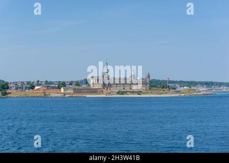 Vista sul Castello di Kronborg sulla costa del Mar Baltico a Helsingor Foto Stock