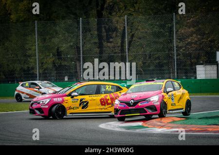 69 STEFANA Quinto (ITA), OREGON TEAM, Clio Cup Europe, azione, 27 BERTO Filippo (ITA), OREGON TEAM, Clio Cup Europe, azione nel corso del 13° round della Clio Cup Europe 2021, dal 29 al 31 ottobre 2021 sull'Autodromo Nazionale di Monza, a Monza, Italia - Foto Alexandre Guillaumot / DPPI Foto Stock