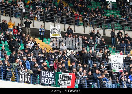 Verona, Italia. 30 ottobre 2021. Tifosi Juventus FC durante l'Hellas Verona FC vs Juventus FC, calcio italiano Serie A a a Verona, Italia, Ottobre 30 2021 credito: Independent Photo Agency/Alamy Live News Foto Stock