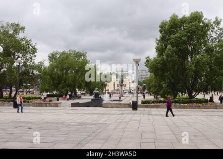 Oslo, Norvegia - 15 giugno 2012: Fontane sulla Piazza del Municipio (Radhusplassen) Foto Stock