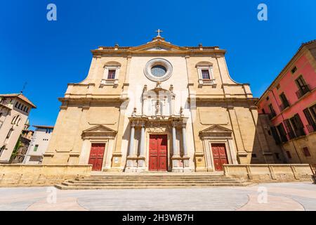 Vista ad angolo basso della Cattedrale di San Pietro a Vic, Spagna Foto Stock