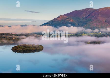 Scena del primo mattino da Surprise View su Derwentwater Foto Stock