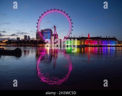 Sunrise al London Eye, Londra Inghilterra Regno Unito Foto Stock
