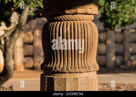 Pilastro del Tempio 17. Monumenti buddisti a Sanchi. Madhya Pradesh, India Foto Stock