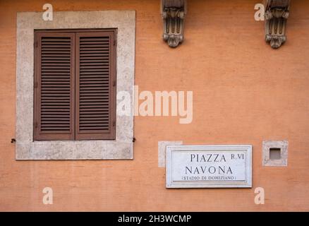 Piazza Navona (Piazza Navona) a Roma, Italia, cartello con il nome della strada Foto Stock