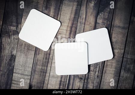 La birra vuota coasters Foto Stock