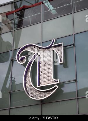 Il logo sopra l'entrata o il centro commerciale trinity a briggate leeds Foto Stock