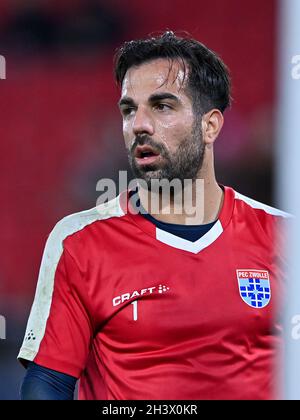 ALKMAAR, PAESI BASSI - OTTOBRE 30: Kostas Lamprou di PEC Zwolle durante la partita olandese Eredivie tra AZ e PEC Zwolle allo stadio AFAS il 30 Ottobre 2021 ad Alkmaar, Paesi Bassi (Foto di Patrick Goosen/Orange Pictures) Foto Stock