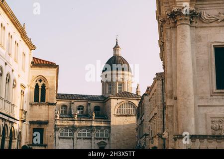 Cattedrale dell'Assunzione della Vergine Maria nella città vecchia di Dubrovnik Dubrovnik Dubrovnik. Chiesa con una grande cupola. Foto Stock