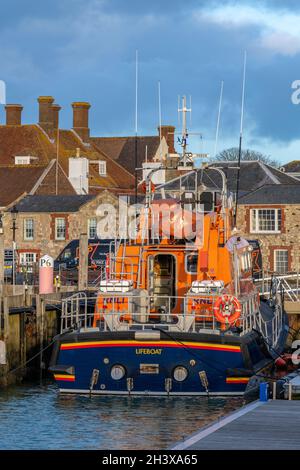 la classe margaret joan e fred nye severn salvagente al porto di yarmouth sull'isola di wight uk. RNLI yarmouth isola di wight uk, ALB. Foto Stock