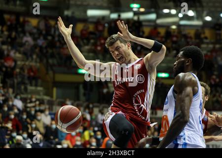 Trieste, Italia. 30 Ott 2021. Juan M. Fernandez (Allianz Pallacanestro Trieste) durante Allianz Pallacanestro Trieste vs GEVI Napoli, Campionato Italiano di Basket a Serie a Trieste, Italia, Ottobre 30 2021 Credit: Independent Photo Agency/Alamy Live News Foto Stock