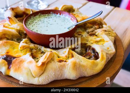 Torta tradizionale georgiana di adjara Foto Stock