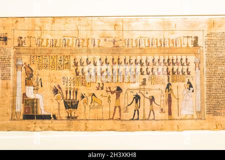 Antico papiro egizio con geroglifico. Manoscritto antico. Foto Stock