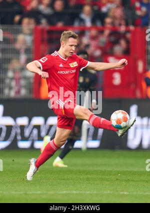 Paul Jaeckel, Union Berlin 3 nella partita 1.FC UNION BERLIN - FC BAYERN MUENCHEN 2-5 1.German Football League il 30 ottobre 2021 a Berlino, Germania. Stagione 2021/2022, giorno della settimana 10, 1.Bundesliga, FCB, München, 10.Spieltag. Fotografo: Peter Schatz - LE NORMATIVE DFL VIETANO L'USO DI FOTOGRAFIE come SEQUENZE DI IMMAGINI e/o QUASI-VIDEO - Foto Stock