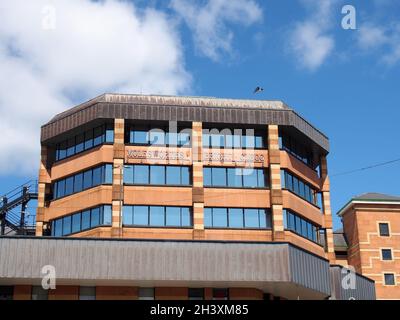 Vista del centro commerciale e degli uffici di cambio sulla yorkshire Street a rochdale Foto Stock