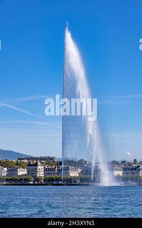Il Jet d'Eau (Water-Jet), una grande fontana a Ginevra, Svizzera Foto Stock