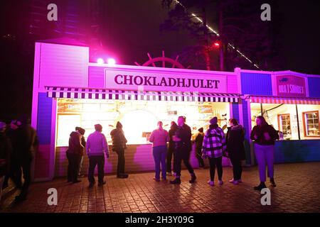 Ruote di cioccolato e lotterie nella nebbia durante Halloween al Kolmarden Zoo il Sabato. Tra il 16 ottobre e il 7 novembre, Halloween è organizzato nello zoo appena fuori Norrköping, Svezia. Foto Stock