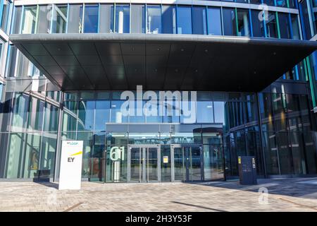 Ernst Young EY, sede centrale nell'edificio Skyloop dell'aeroporto di Stoccarda in Germania Foto Stock