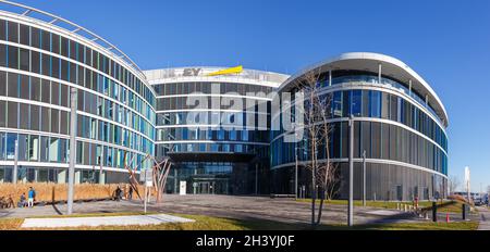 Ernst Young EY Headquarters nello Skyloop Building Panorama all'aeroporto di Stoccarda in Germania Foto Stock