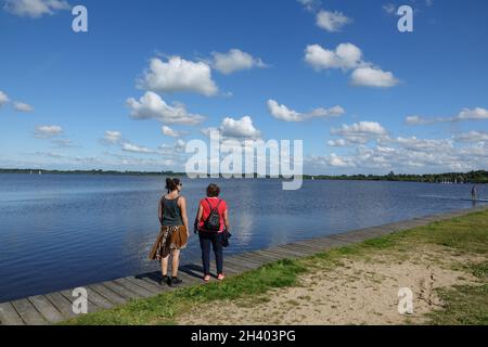 Passeggiata lungo il lago di Bederkesa Foto Stock