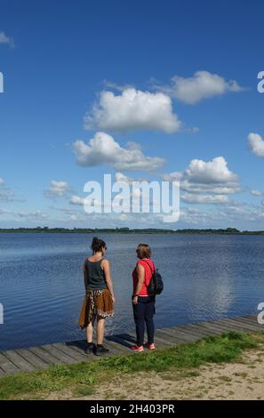 Passeggiata lungo il lago di Bederkesa Foto Stock
