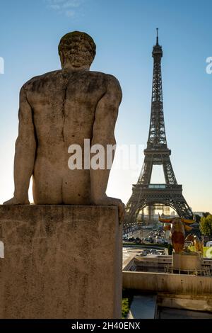 La Torre Eiffel all'alba da Place du Trocadero, Parigi, Francia Foto Stock