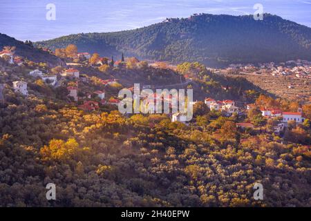 Portaria villaggio di montagna tramonto, Pelion, Grecia Foto Stock