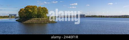 Centrale idroelettrica di Uglich sul fiume Volga. Regione di Yaroslavl, Russia Foto Stock