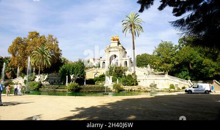 Fontana e stagno del parco Ciudadela, Barcellona, Catalunya, Spagna, Europa Foto Stock