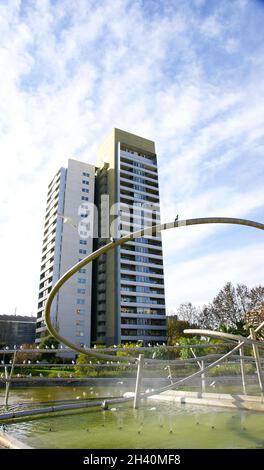 Parque de la Diagonal Mar en Barcelona, Catalunya, España, Europa Foto Stock