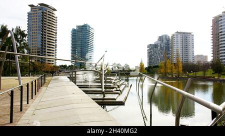 Parque de la Diagonal Mar en Barcelona, Catalunya, España, Europa Foto Stock