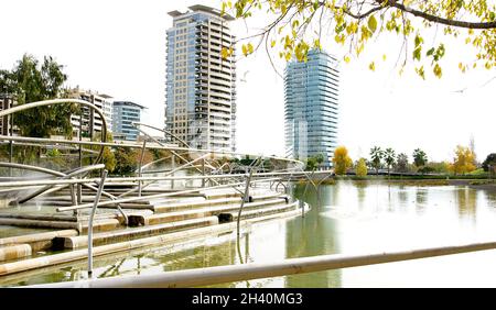 Parque de la Diagonal Mar en Barcelona, Catalunya, España, Europa Foto Stock