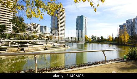 Parque de la Diagonal Mar en Barcelona, Catalunya, España, Europa Foto Stock