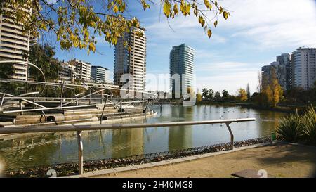 Parque de la Diagonal Mar en Barcelona, Catalunya, España, Europa Foto Stock