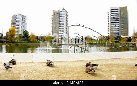 Parque de la Diagonal Mar en Barcelona, Catalunya, España, Europa Foto Stock