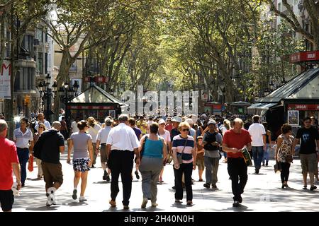 Rambla de las Flores da Plaza de Catalunya, Barcellona, Catalunya, Spagna, Europa Foto Stock