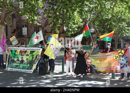 Sydney, Australia. 31 ottobre 2021. I curdi e i loro sostenitori protestarono presso il Municipio di Sydney in vista della Kobanê Giornata Mondiale. Credit: Richard Milnes/Alamy Live News Foto Stock