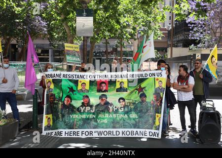 Sydney, Australia. 31 ottobre 2021. I curdi e i loro sostenitori protestarono presso il Municipio di Sydney in vista della Kobanê Giornata Mondiale. Credit: Richard Milnes/Alamy Live News Foto Stock