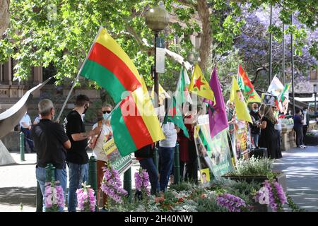 Sydney, Australia. 31 ottobre 2021. I curdi e i loro sostenitori protestarono presso il Municipio di Sydney in vista della Kobanê Giornata Mondiale. Credit: Richard Milnes/Alamy Live News Foto Stock