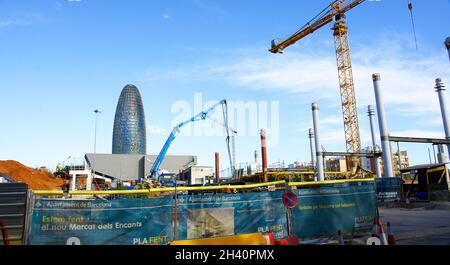 Gru e lavori a Les Glories de Barcelona, Catalunya, Spagna, Europa Foto Stock