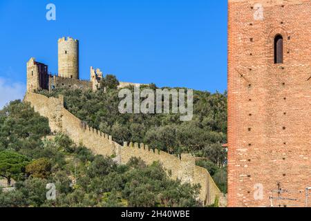 Castello e Torre di Monte Ursino Foto Stock
