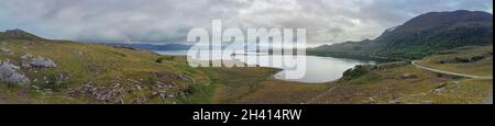 Sheildaig, Scozia - 7 settembre 2021: Torridon del lago superiore da vicino a Sheidaig, Western Higlands, Scozia Foto Stock