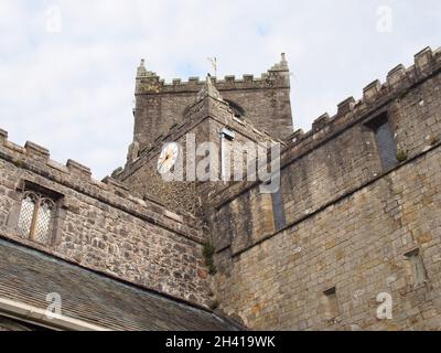 Lo storico convento medievale del cartmel in cumbria è ora la chiesa parrocchiale di san michele e maria Foto Stock