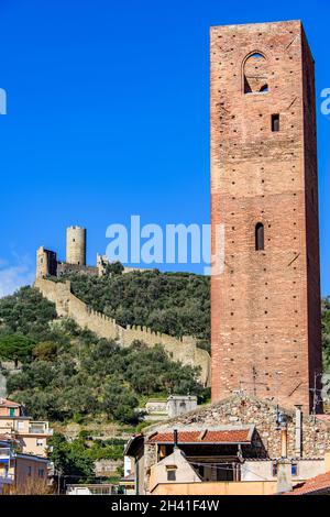 Castello e Torre di Monte Ursino Foto Stock