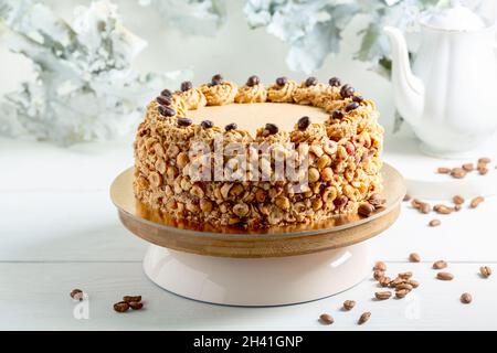 Torta fatta in casa con nocciole. Foto Stock