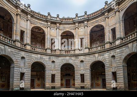 Il cortile di Villa Farnese a Caprarola Foto Stock